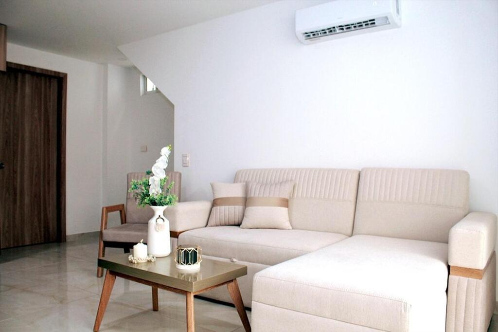 En Apartment *